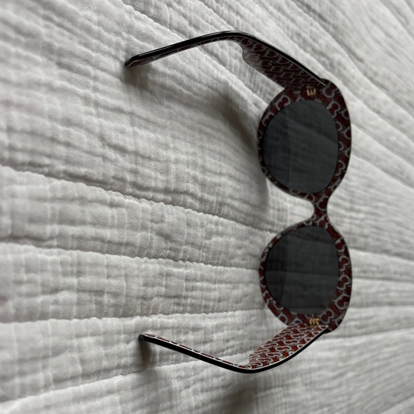 Burberry Black Oversized Sunglasses - Picture 3 of 4